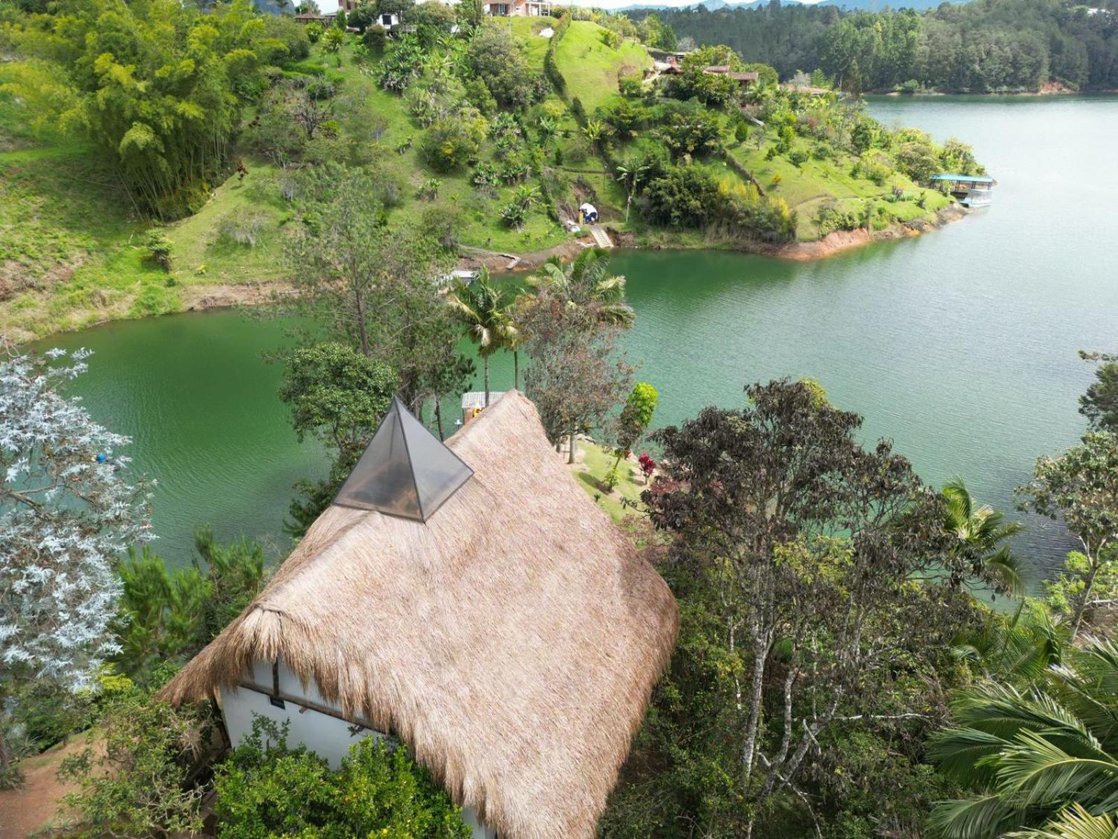 Ibuku Hotel Guatape - Chalets Exterior photo