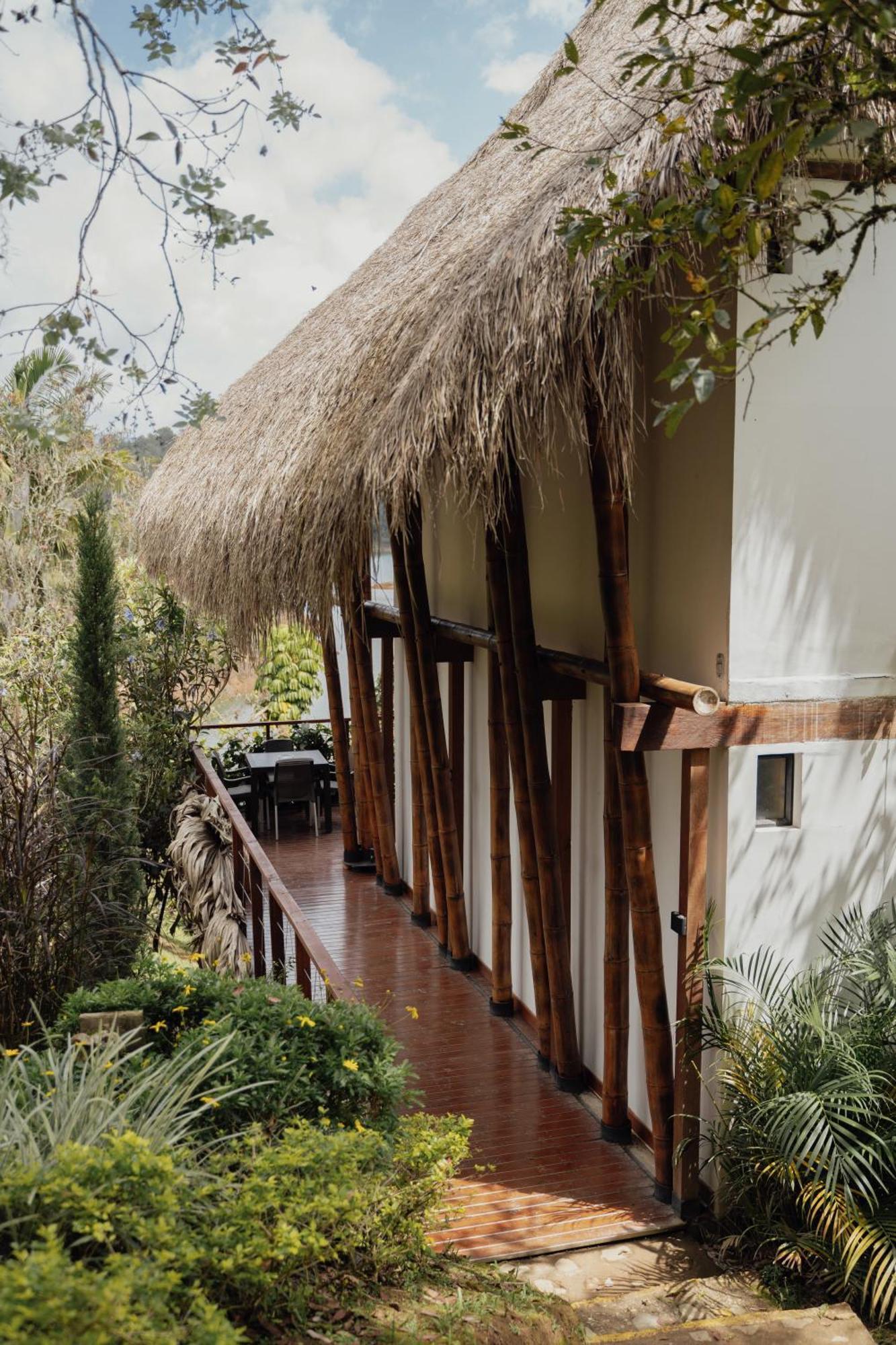 Ibuku Hotel Guatape - Chalets Exterior photo